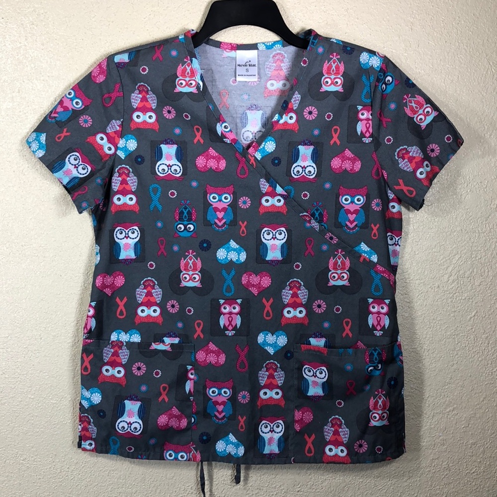 Movie Star Nurse Scrubs Top Blouse Gray Owls  S Pullover Short Sleeve Pockets